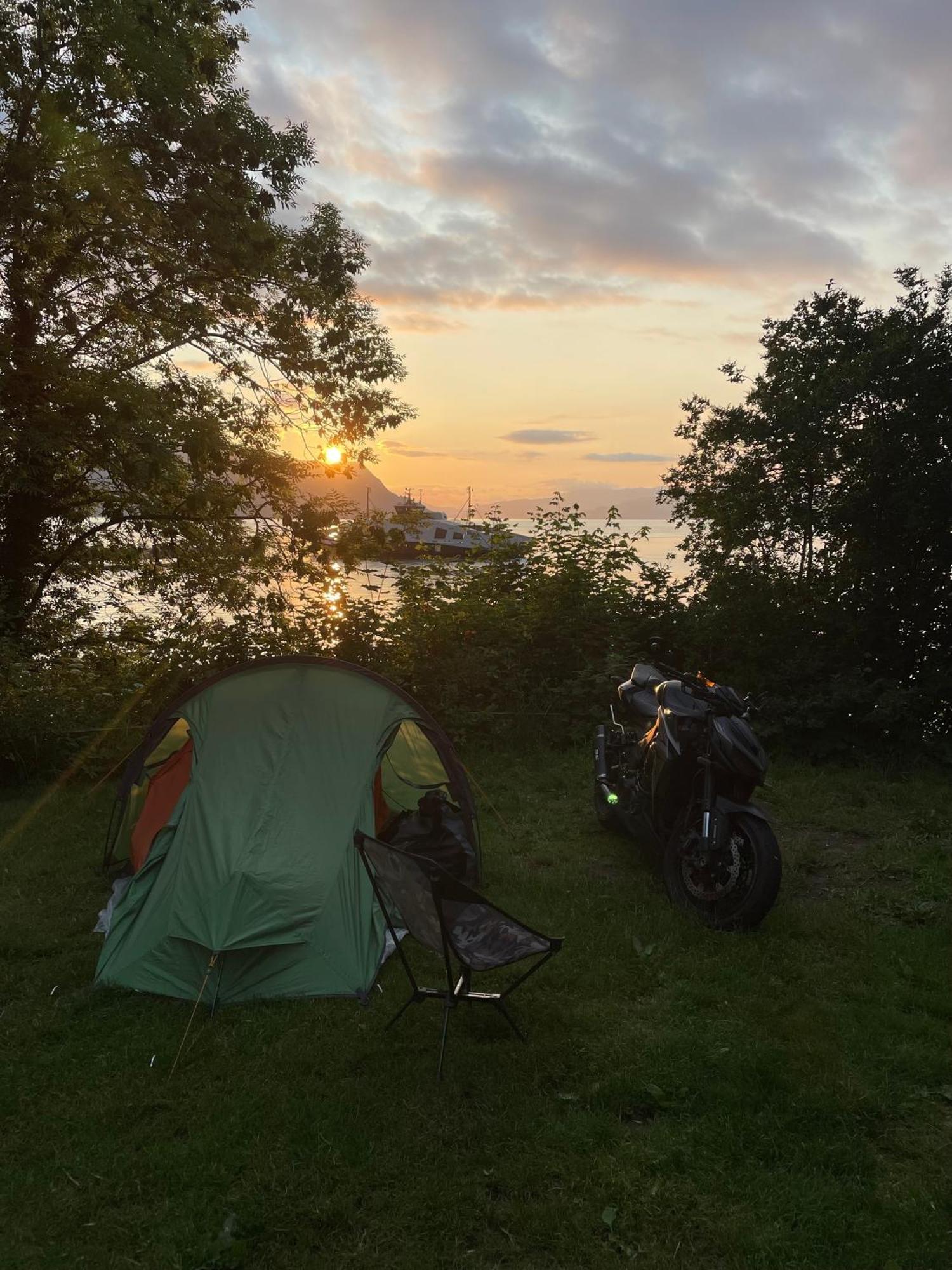 Hotel Nokling & Camping Hjelmeland Buitenkant foto