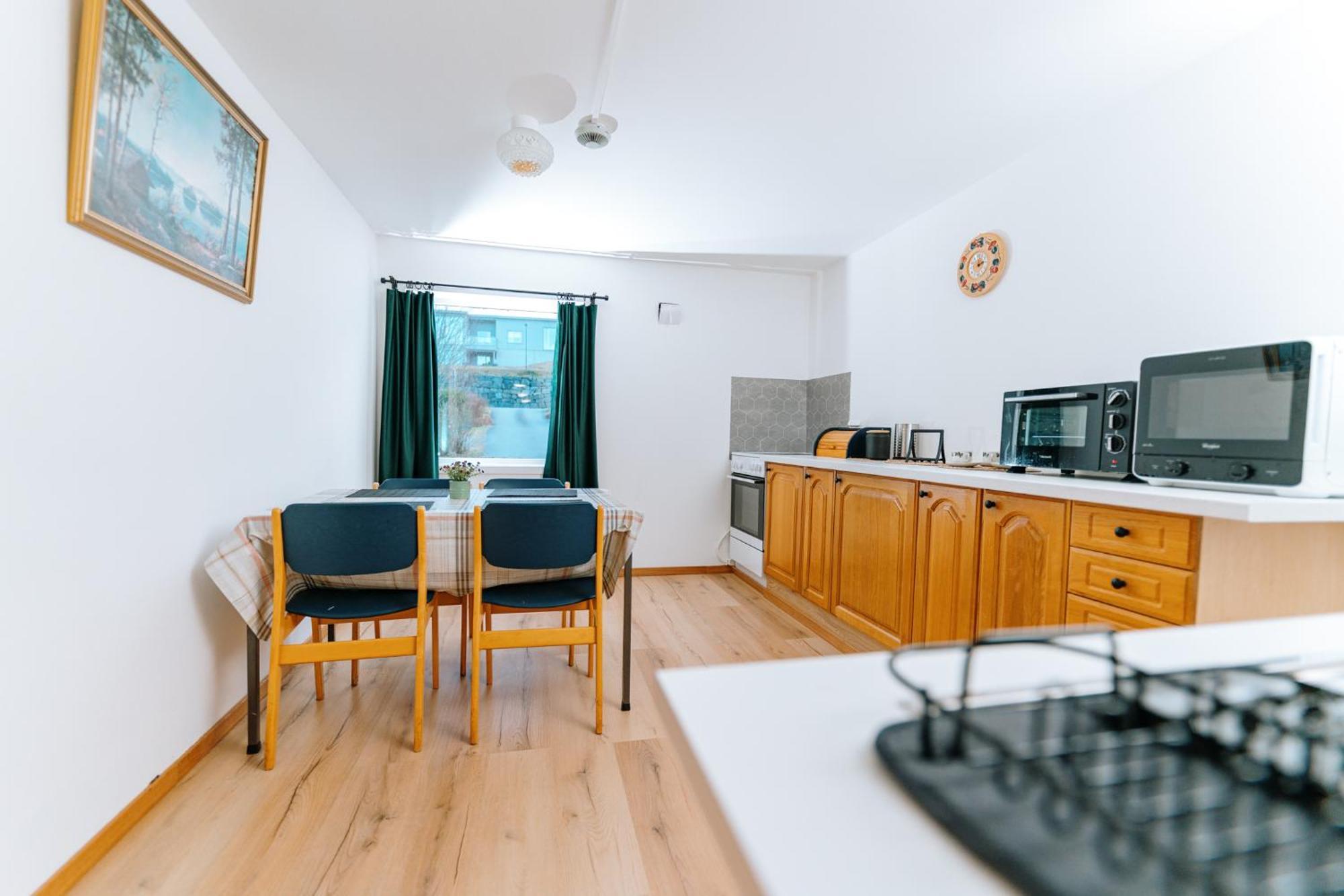 Hotel Nokling & Camping Hjelmeland Buitenkant foto