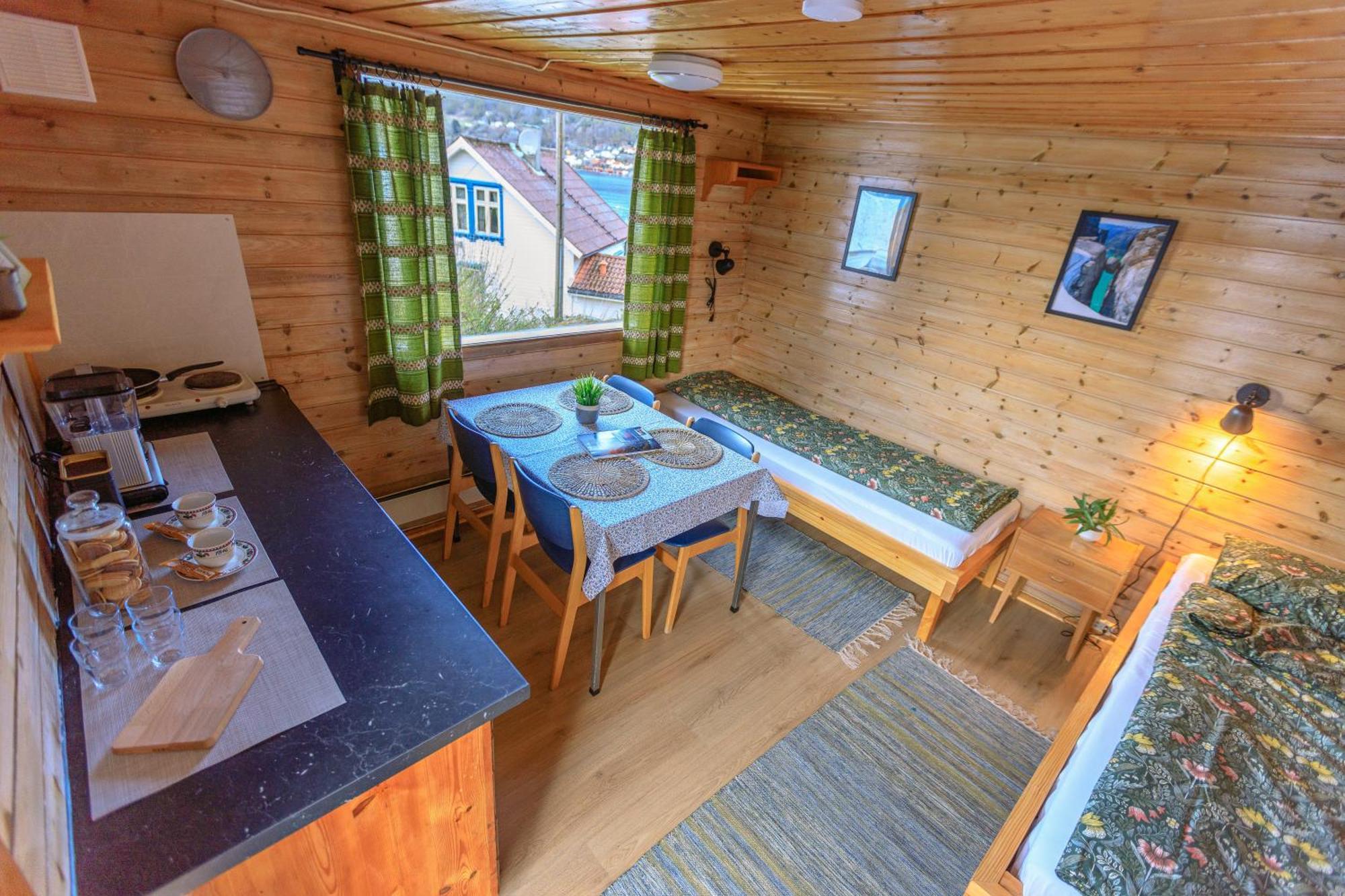 Hotel Nokling & Camping Hjelmeland Buitenkant foto